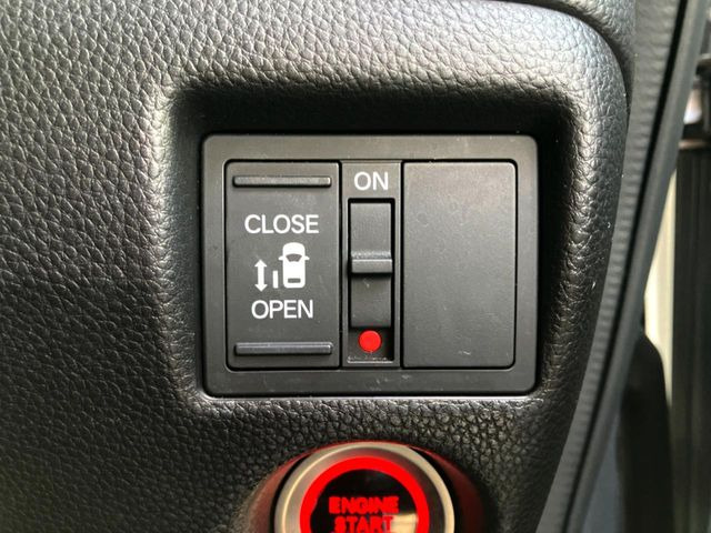 �y�p���[�X���C�h�h�A�z�X�}�[�g�L�[��^�]�Ȃ̃X�C�b�`�ŃX���C�h�h�A�̊J���\���d��������͂����ăh�A���J����K�v�������A���������q�l�ł��A�d���ו��������Ă��鎞�����N�ɊJ���߂ł��܂���