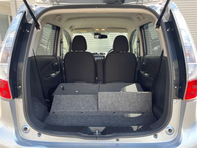 普段のお買い物や通勤、送迎等に十分な荷室スペースを確保しております。セカンドシートを倒すと、大きな荷物の積載も可能です♪