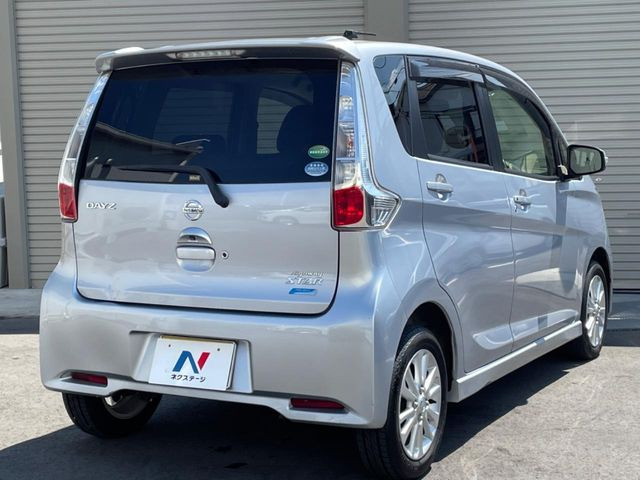 ☆全国のネクステージからお取り寄せが可能※!遠方の店舗に展示してあるクルマが気になる場合も、最寄りの店舗でご覧いただくことが可能です!是非私たちに要望をお聞かせください!※別途費用