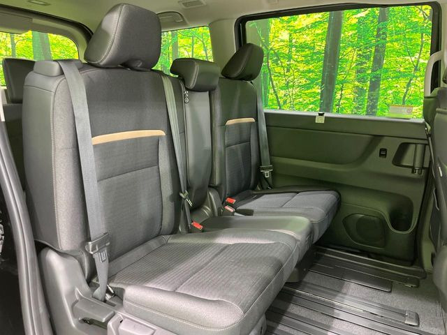 �Z�J���h�V�[�g�͒������������ƂȂ��Ă���A�X���C�h����ΒʘH�X�y�[�X���o��!�O��̈ړ����Ƃ��Ă��ȒP�ł���������A8����Ԏ������K�ȍ���S�n�̃V�[�g�ƂȂ��Ă��܂���