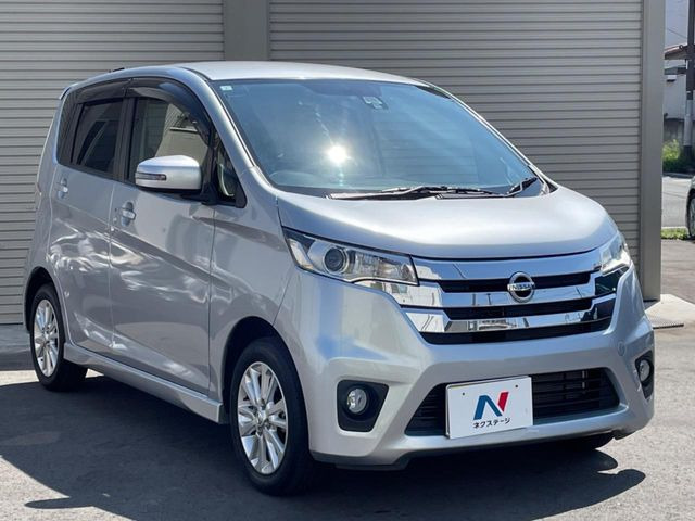 大好評のボディコーティング「弾スプラッシュコート」もご納車までに施工可能。通常のガラスコートと異なる、耐久年数6年の無機質ガラスコーティングが、ボディをキレイな状態に保ってくれます。