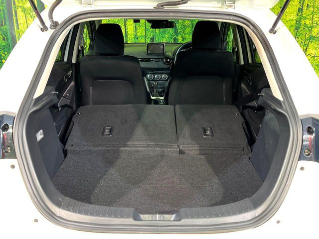 ���i�̂���������ʋ΁A���}���ɏ\���ȉ׎��X�y�[�X���m�ۂ��Ă���܂��B�Z�J���h�V�[�g��|���ƁA�傫�ȉו��̐ύڂ��\�ł���