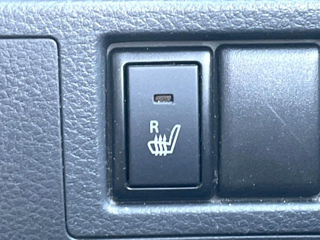 【シートヒーター】寒い日に重宝するシートヒーター!エアコンより早く温まってくれるので寒がりの人も安心ですね♪エアコンの温風は乾燥するから苦手、という方にもをおすすめです。