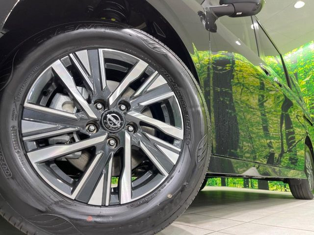 �y����16�C���`�A���~�z�C�[���z�O�ςɃ}�b�`���������A���~�z�C�[���𑕒����Ă���܂��B�e��ЊO�A���~�z�C�[����A�X�^�b�h���X�^�C�����戵�����Ă���܂��B���񂲑��k����������