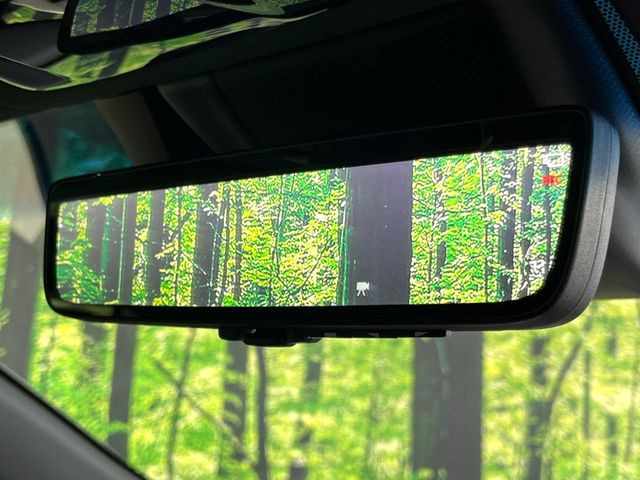 【デジタルインナーミラー】後席の大きな荷物や同乗者で後方が確認しづらい時でも安心!カメラが撮影した車両後方の映像をルームミラー内に表示。クリアな視界で状況の確認が可能です!
