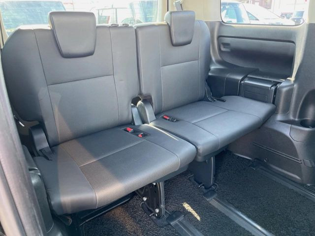 3列目シートはもちろん状態良好☆大人でもゆったりと座って頂けますので、大人数でのお出かけもラクラクです♪ご家族で、気の知れた仲間で、ドライブに行くのが楽しみですね♪