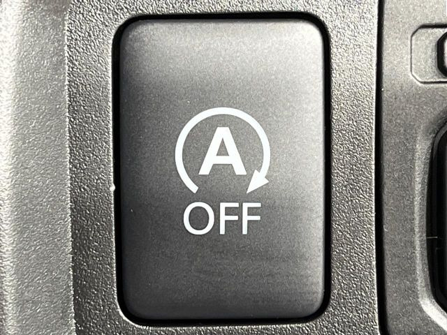 【アイドリングストップ】赤信号や渋滞で停車した際にエンジンを停止し、無駄な燃料の消費を抑えます。燃費向上や環境保護につなげる機能♪エンジンはブレーキを離せば再始動します。