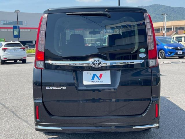 大好評のボディコーティング「弾スプラッシュコート」もご納車までに施工可能。通常のガラスコートと異なる、耐久年数6年の無機質ガラスコーティングが、ボディをキレイな状態に保ってくれます。