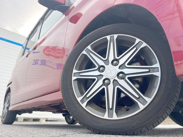 �y�����A���~�z�C�[���z�O�ςɃ}�b�`���������A���~�z�C�[���𑕒����Ă���܂��B�e��ЊO�A���~�z�C�[����A�X�^�b�h���X�^�C�����戵�����Ă���܂��B���񂲑��k����������