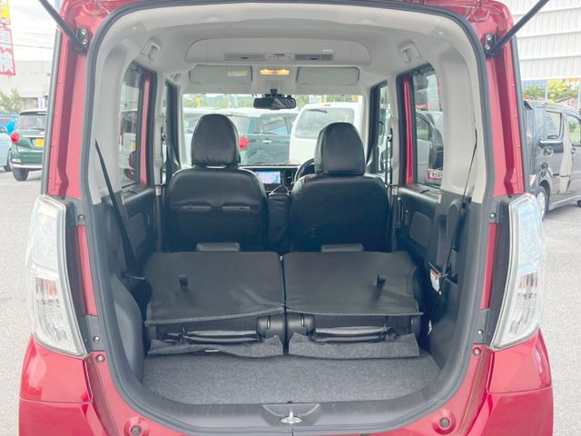 ���i�̂���������ʋ΁A���}���ɏ\���ȉ׎��X�y�[�X���m�ۂ��Ă���܂��B�Z�J���h�V�[�g��|���ƁA�傫�ȉו��̐ύڂ��\�ł���