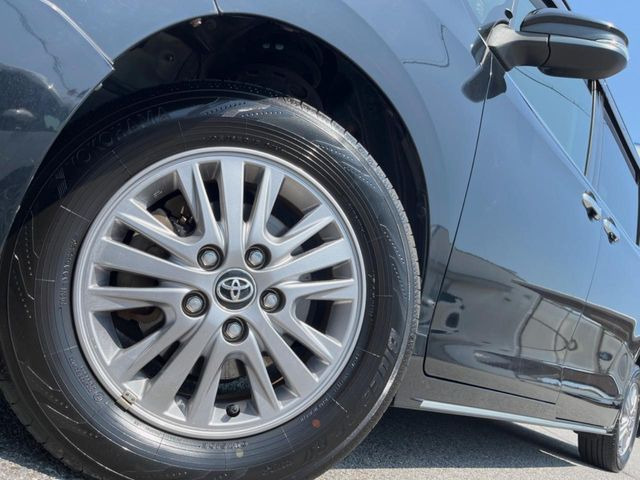 【純正15インチアルミホイール】外観にマッチした純正アルミホイールを装着しております。各種社外アルミホイールや、スタッドレスタイヤも取扱いしております。是非ご相談ください♪