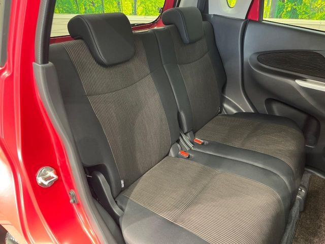 後部座席も気になるようなキズ・汚れやへたり等、大きなダメージはなく、良好な状態です。