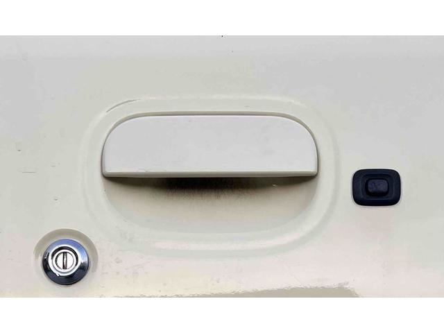 �h�A�m�u�́A�Ԃɏ�邽�߂̓�����B�g���₷����f�U�C�����A����̃h���C�u�������K�ɂ��Ă���܂��ˁB