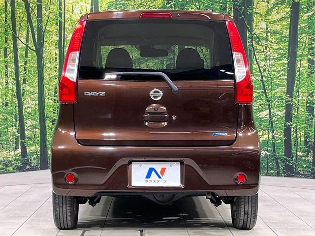 安心の最長10年・走行無制限保証(有償)をご用意。保証内容も充実はもちろん、無料点検&オイル交換や、年中無休の全国・24時間ロードサービスも付帯されておりますのでご安心下さい。