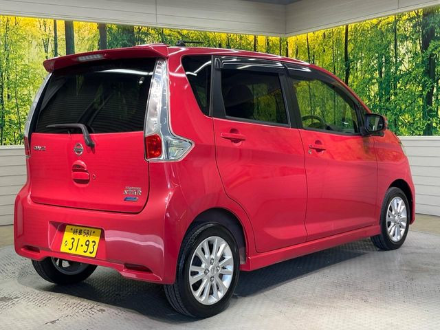 ☆全国のネクステージからお取り寄せが可能※!遠方の店舗に展示してあるクルマが気になる場合も、最寄りの店舗でご覧いただくことが可能です!是非私たちに要望をお聞かせください!※別途費用