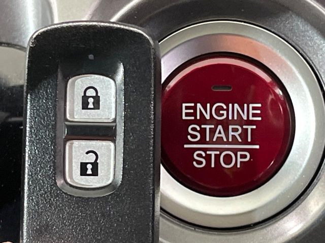 �yHonda�X�}�[�g�L�[�z�J�o����|�P�b�g�ɓ��ꂽ�܂܂ł��h�A�̎{���E�������\�ȃX�}�[�g�L�[�𑕔��B�G���W���̃I���E�I�t�����J�M�����o���K�v����������Ƃ��Ă��֗��ł���