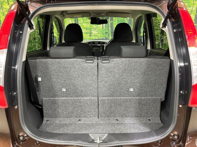 普段のお買い物や通勤、送迎等に十分な荷室スペースを確保しております。セカンドシートを倒すと、大きな荷物の積載も可能です♪