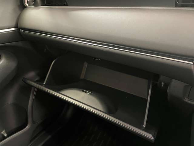 全車クリーニング済み!目立つ傷、汚れ、へたりなどなくコンディション良好です!!