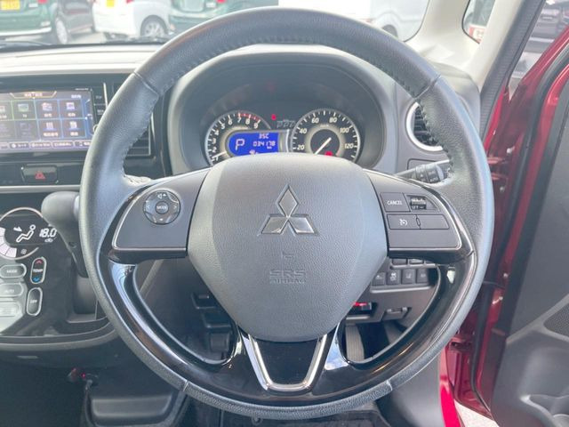 �y�����v�����X�e�A�����O�z�㎿�Ȋv���g�p���邱�ƂŁA��ɂ����������݂ƂĂ��^�]���₷���n���h���ł���