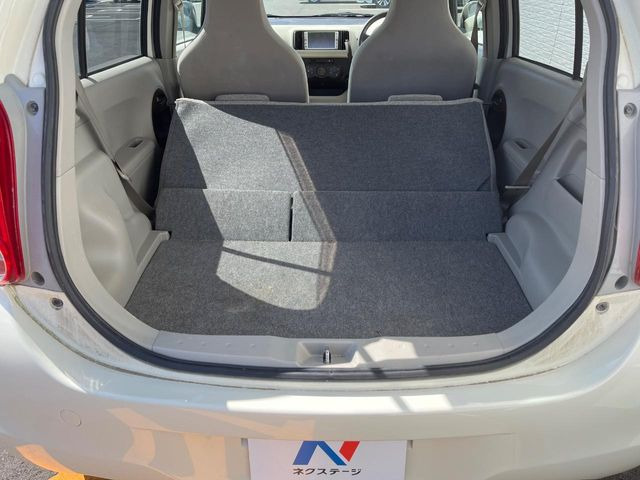 ���i�̂���������ʋ΁A���}���ɏ\���ȉ׎��X�y�[�X���m�ۂ��Ă���܂��B�Z�J���h�V�[�g��|���ƁA�傫�ȉו��̐ύڂ��\�ł���