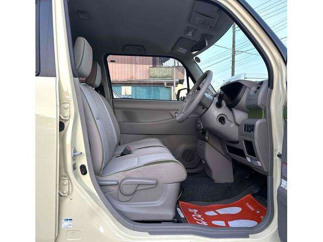 �^�]�Ȃ́A�h���C�o�[�ƎԂƂ̑�؂Ȑړ_�ł��B���K�ȃV�[�g�⑀�쐫�̗ǂ��n���h�����A�����Ԃ̃h���C�u���y�������Ă���܂��ˁB