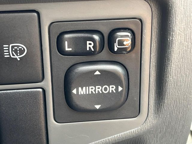 �y�d���i�[�~���[�z�T�C�h�~���[�͓d���i�[���ƂȂ��Ă���A�������ԏ�ł��L�Y�������X�N��}�����܂��B