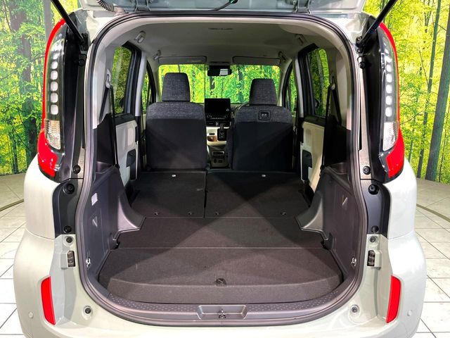 ���i�̂���������ʋ΁A���}���ɏ\���ȉ׎��X�y�[�X���m�ۂ��Ă���܂��B�Z�J���h�V�[�g��|���ƁA�傫�ȉו��̐ύڂ��\�ł���