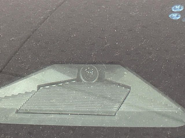 �y�z���_�Z���V���O�z���s���ɑO���̎ԗ�����F�����A�Փ˂������Ȏ��͌x��ƃu���[�L�ŏՓˉ���Ɣ�Q�y�����A�V�X�g�B�����S�Ƀh���C�u�����y���݂��������܂��B