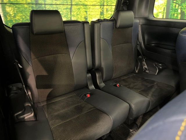 3列目シートはもちろん状態良好☆大人でもゆったりと座って頂けますので、大人数でのお出かけもラクラクです♪ご家族で、気の知れた仲間で、ドライブに行くのが楽しみですね♪