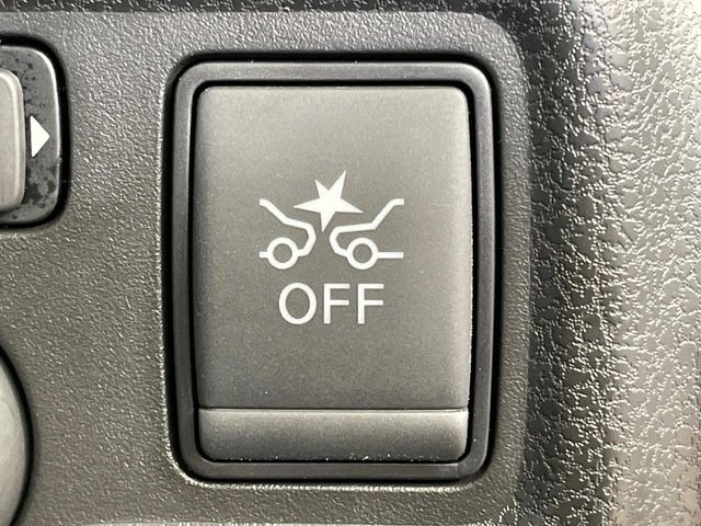 �y�G�}�[�W�F���V�[�u���[�L�z���s���ɑO���̎ԗ�����F�����A�Փ˂������Ȏ��͌x��ƃu���[�L�ŏՓˉ���Ɣ�Q�y�����A�V�X�g�B�����S�Ƀh���C�u�����y���݂��������܂��B