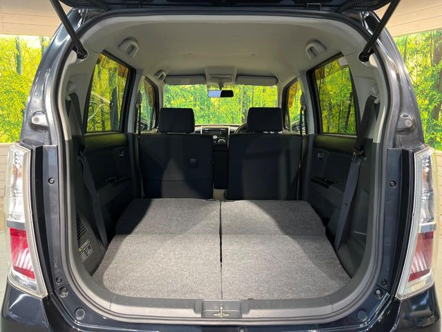 後席を格納すると、これだけの広さが!シーンに合わせたシートアレンジで、大きな荷物も積むことが出来ます♪