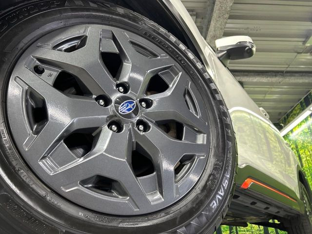 【純正17インチアルミホイール】外観にマッチした純正アルミホイールを装着しております。各種社外アルミホイールや、スタッドレスタイヤも取扱いしております。是非ご相談ください♪