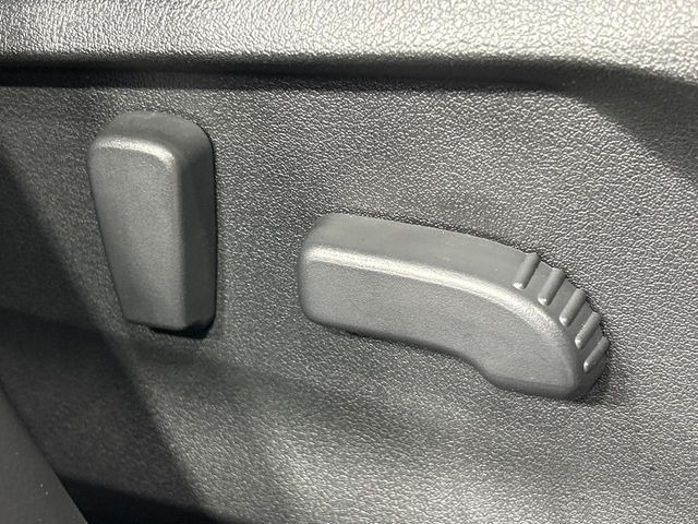 【パワーシート】スイッチ一つで簡単にシートの微調整が可能!電動だから力もいりません!快適なシートポジションにセットして、快適なドライブをお楽しみください。