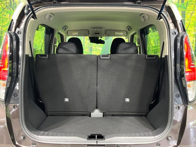 普段のお買い物や通勤、送迎等に十分な荷室スペースを確保しております。セカンドシートを倒すと、大きな荷物の積載も可能です♪