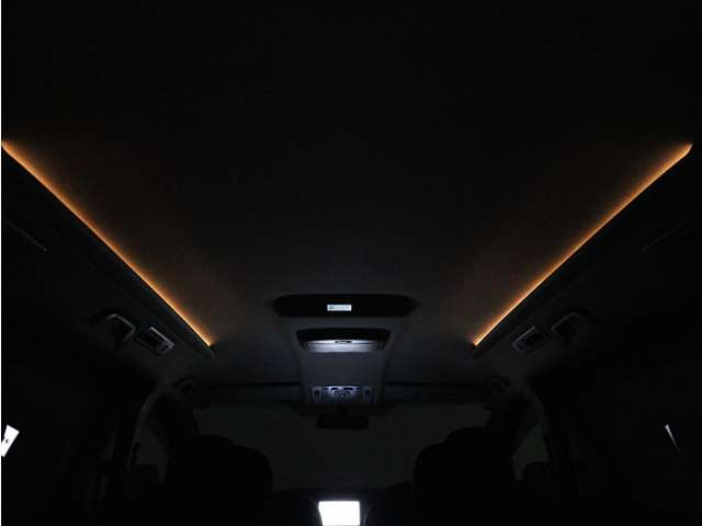 夜間に室内を照らしてくれるルームライトです