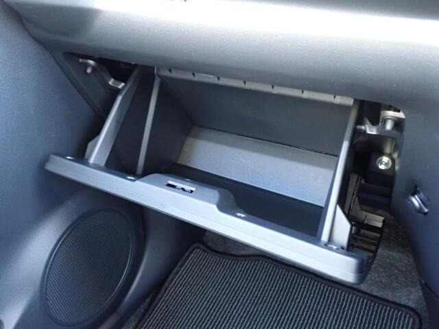 ����ȑO�ɂ͎Ԍ��ؓ��ꓙ���ވꎮ�����[�ł���O���[�u�{�b�N�X���������܂��B