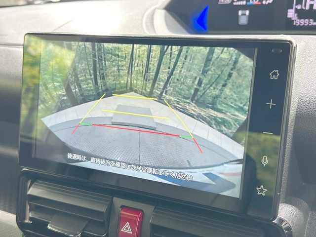 【バックカメラ】駐車時に後方がリアルタイム映像で確認できます。大型商業施設や立体駐車場での駐車時や、夜間のバック時に大活躍!運転スキルに関わらず、今や必須となった装備のひとつです!