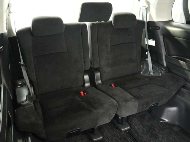 サードシートも広々とした空間をご用意しております!シートアレンジにて、快適スペースを作ることも可能となっております!アレンジパターンも豊富で、様々なシーンにご利用いただけます!
