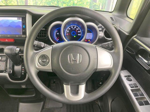 ステアリングも使用感が少なく、きれいな状態となっております♪