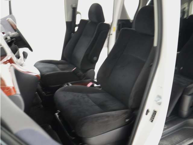 当店では、展示前の車両クリーニングは勿論、ご納車前のクリーニングも手を抜きません!安心のカーライフをご提供致します。