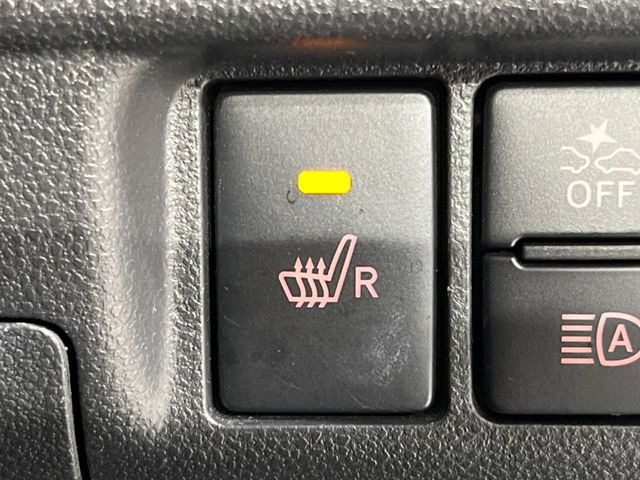 【シートヒーター】寒い日に重宝するシートヒーター!エアコンより早く温まってくれるので寒がりの人も安心ですね♪エアコンの温風は乾燥するから苦手、という方にもをおすすめです。