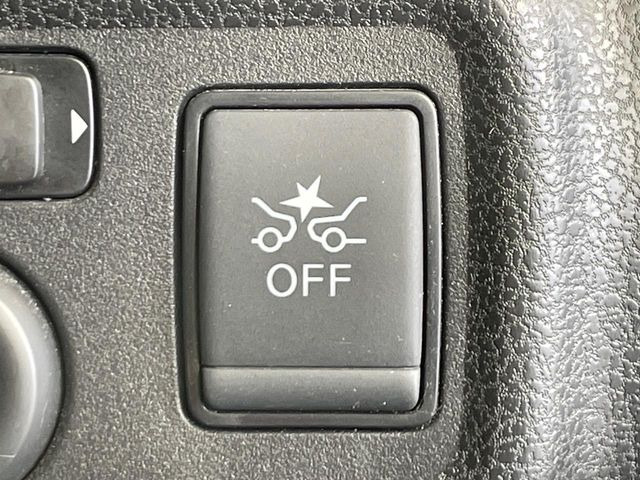 �y�G�}�[�W�F���V�[�u���[�L�z���s���ɑO���̎ԗ�����F�����A�Փ˂������Ȏ��͌x��ƃu���[�L�ŏՓˉ���Ɣ�Q�y�����A�V�X�g�B�����S�Ƀh���C�u�����y���݂��������܂��B