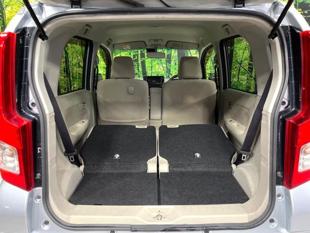 ���i�̂���������ʋ΁A���}���ɏ\���ȉ׎��X�y�[�X���m�ۂ��Ă���܂��B�Z�J���h�V�[�g��|���ƁA�傫�ȉו��̐ύڂ��\�ł���