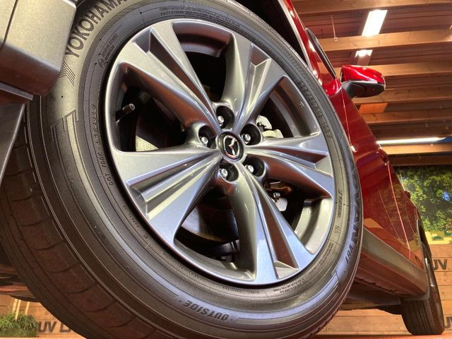 �y��18�C���`�A���~�z�C�[���z�O�ςɃ}�b�`���������A���~�z�C�[���𑕒����Ă���܂��B�e��ЊO�A���~�z�C�[����A�X�^�b�h���X�^�C�����戵�����Ă���܂��B���񂲑��k����������