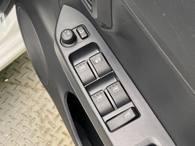 �y�d���i�[�~���[�z�T�C�h�~���[�͓d���i�[���ƂȂ��Ă���A�������ԏ�ł��L�Y�������X�N��}�����܂��B