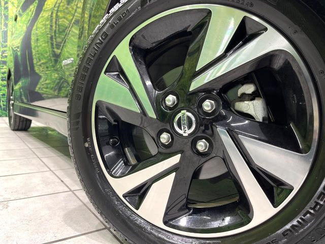 【純正15インチアルミホイール】外観にマッチした純正アルミホイールを装着しております。各種社外アルミホイールや、スタッドレスタイヤも取扱いしております。是非ご相談ください♪