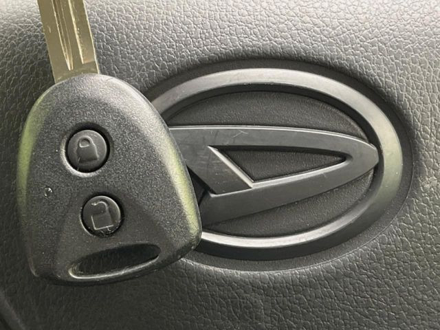 �y�L�[�t���[�V�X�e���z�J�o����|�P�b�g�ɓ��ꂽ�܂܂ł��h�A�̎{���E�������\�ȃX�}�[�g�L�[�𑕔��B�G���W���̃I���E�I�t�����J�M�����o���K�v����������Ƃ��Ă��֗��ł���