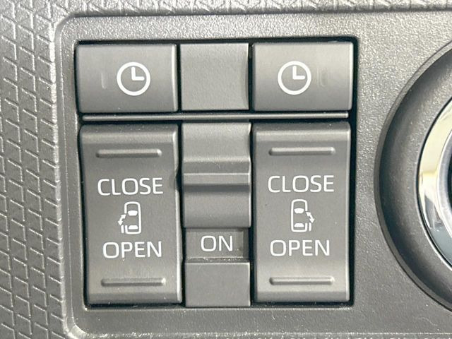 【両側パワースライドドア】スマートキーや運転席のスイッチで後席両側スライドドアの開閉が可能♪電動だから力を入れてドアを開ける必要が無く、小さなお子様でも簡単に開け閉めでき快適です♪