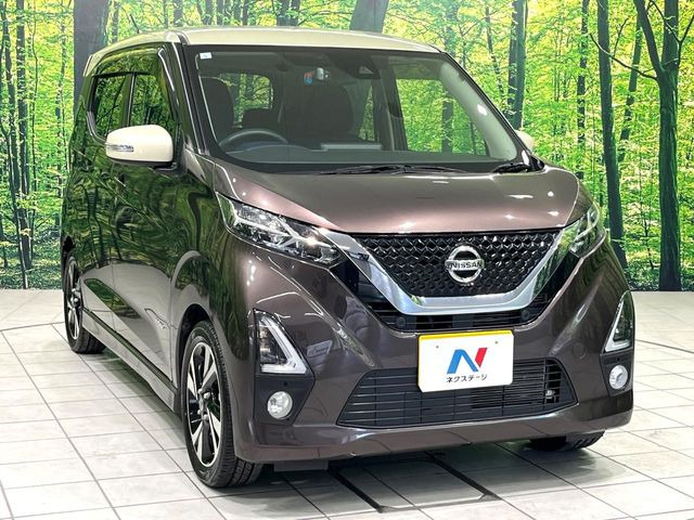 大好評のボディコーティング「弾スプラッシュコート」もご納車までに施工可能。通常のガラスコートと異なる、耐久年数6年の無機質ガラスコーティングが、ボディをキレイな状態に保ってくれます。