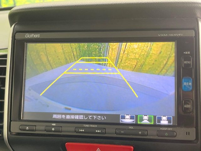 【バックカメラ】駐車時に後方がリアルタイム映像で確認できます。大型商業施設や立体駐車場での駐車時や、夜間のバック時に大活躍!運転スキルに関わらず、今や必須となった装備のひとつです!